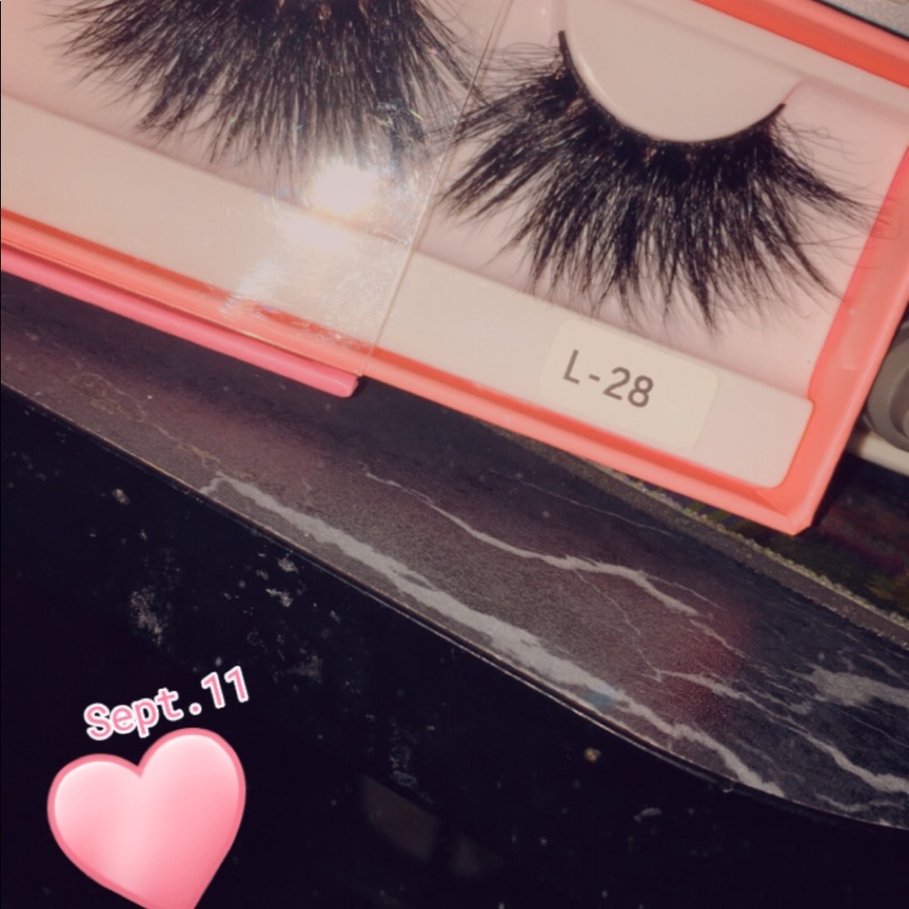 Lashes - Picture 4 of 4